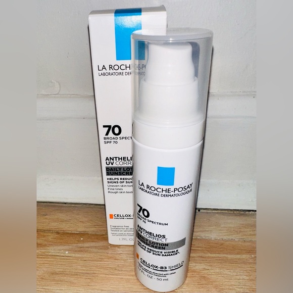 La Roche-Posay Anthelios UV Correct SPF 70 Daily Face Sunscreen with Niacinamide - Picture 7 of 12